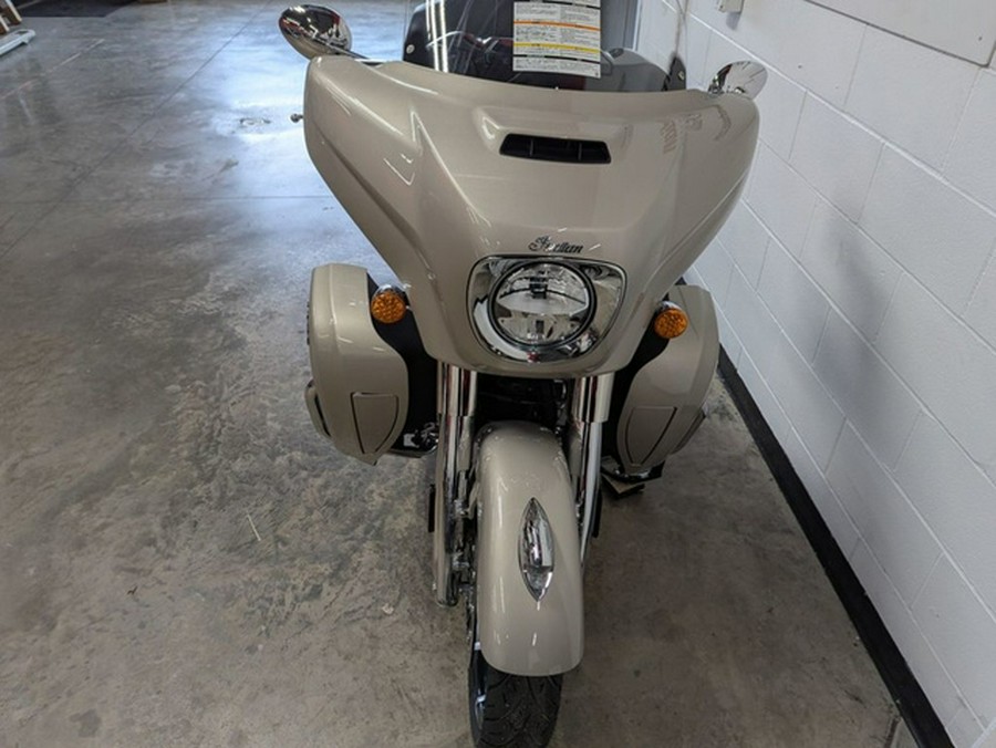 2025 Indian Roadmaster Limited Silver Quartz Metallic