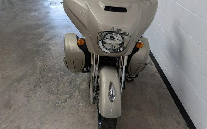 2025 Indian Roadmaster Limited Silver Quartz Metallic