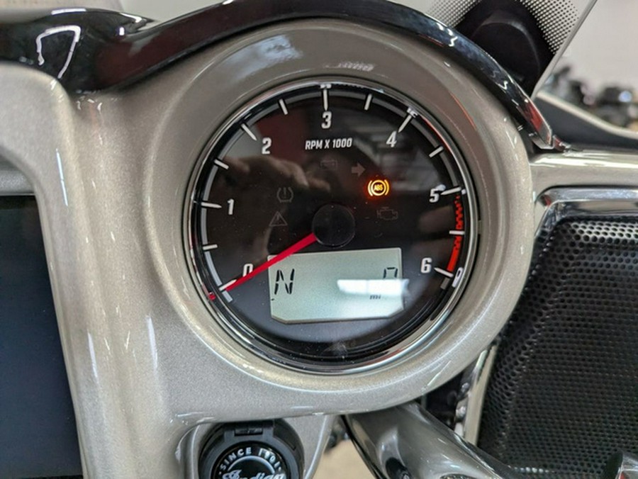 2025 Indian Roadmaster Limited Silver Quartz Metallic
