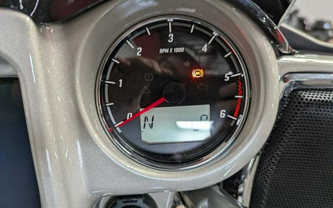 2025 Indian Roadmaster Limited Silver Quartz Metallic