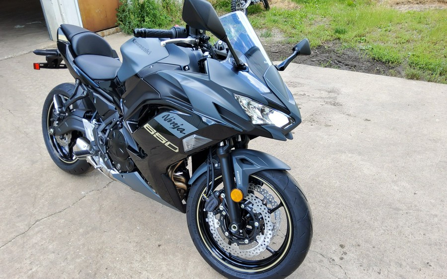 2024 Kawasaki Ninja® 650 KRT EDITION ABS