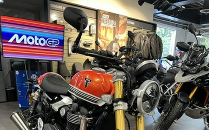 2025 Triumph Speed Twin 1200 RS Baja OrangeSapphire Black