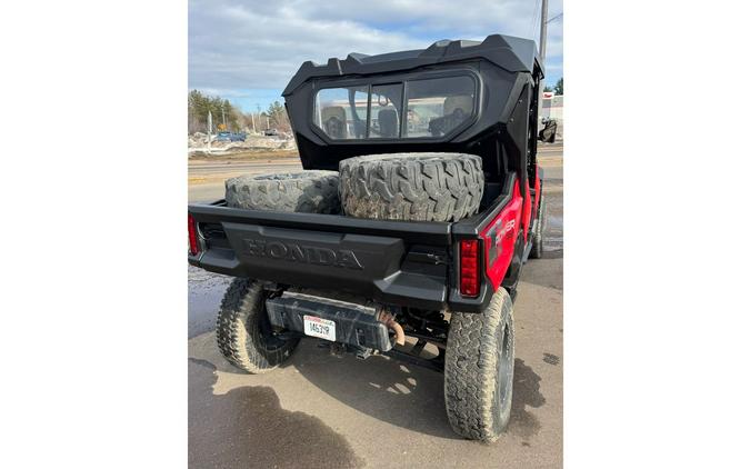 2023 Pioneer 1000-6 Crew Deluxe - Honda