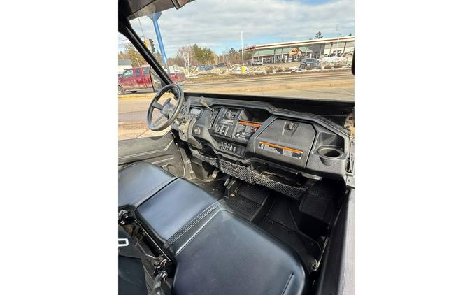 2023 Pioneer 1000-6 Crew Deluxe - Honda