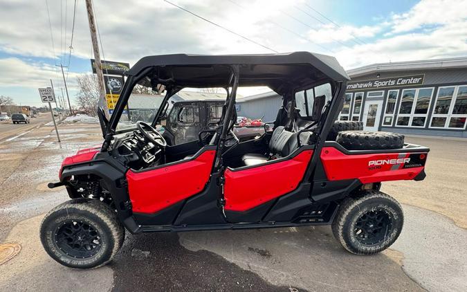2023 Pioneer 1000-6 Crew Deluxe - Honda