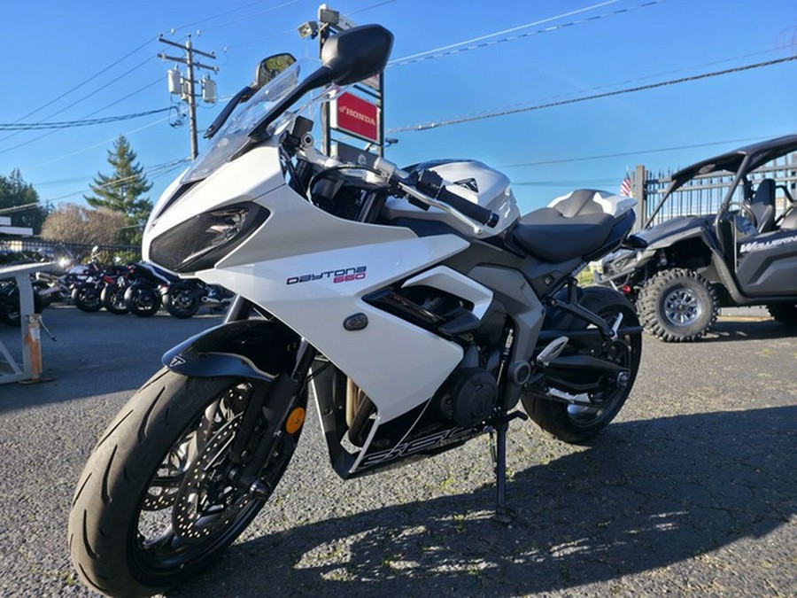 2025 Triumph Daytona 660 Snowdonia WhiteSapphire Black