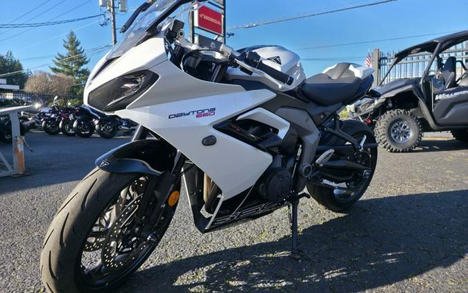 2025 Triumph Daytona 660 Snowdonia WhiteSapphire Black