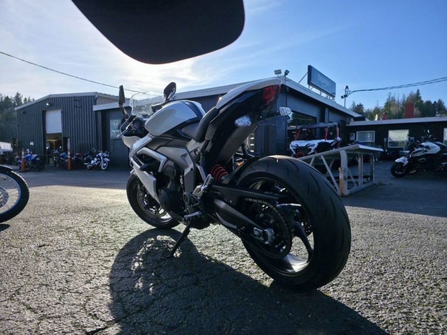 2025 Triumph Daytona 660 Snowdonia WhiteSapphire Black