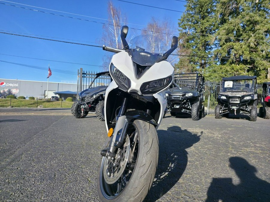 2025 Triumph Daytona 660 Snowdonia WhiteSapphire Black