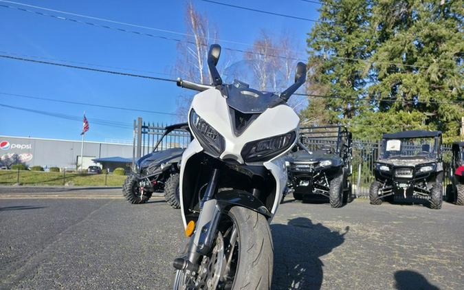 2025 Triumph Daytona 660 Snowdonia WhiteSapphire Black