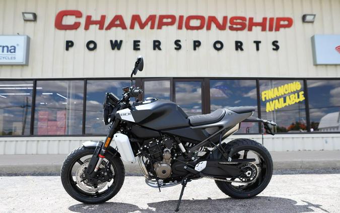 2025 Husqvarna® Svartpilen 801