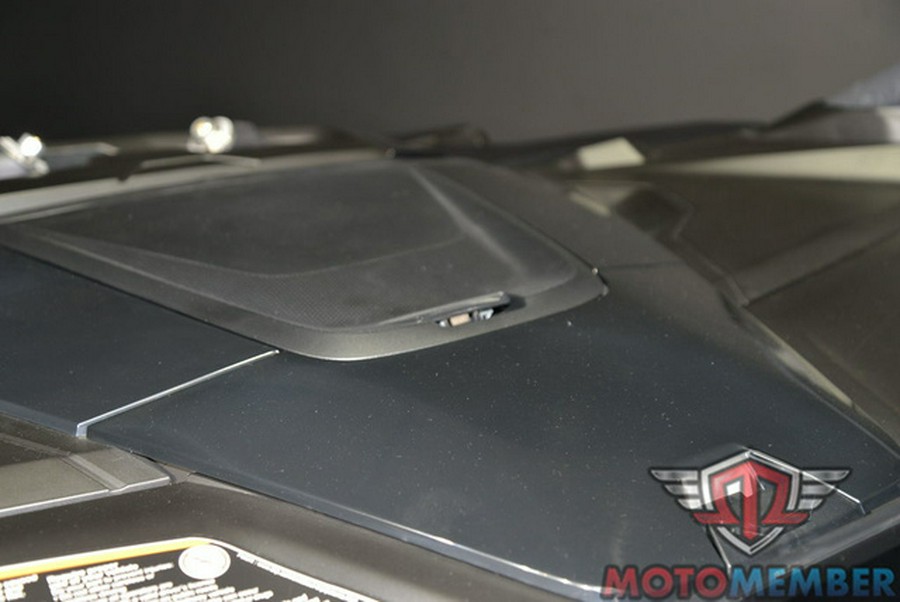 2025 Can-Am Maverick R X rs