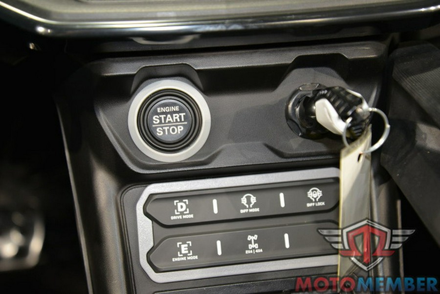 2025 Can-Am Maverick R X rs