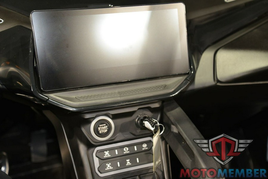 2025 Can-Am Maverick R X rs