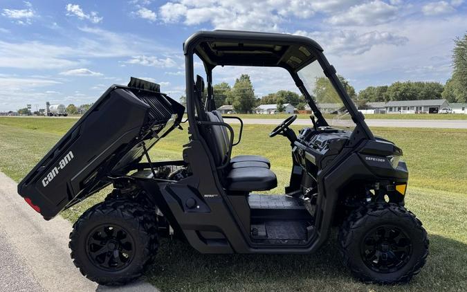 2022 Can-Am® Defender DPS HD9 Timeless Black