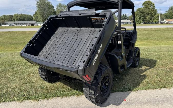 2022 Can-Am® Defender DPS HD9 Timeless Black