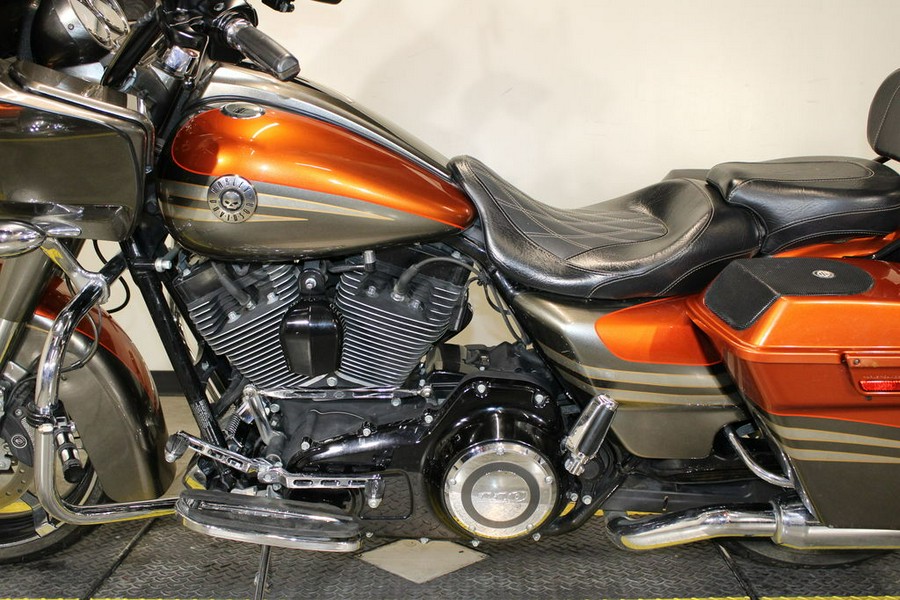 2013 Harley-Davidson® FLTRXSE2 - CVO™ Road Glide® Custom®