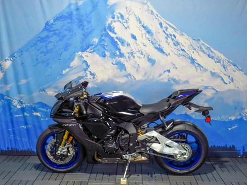 2020 Yamaha R1 + R1M | In-depth Review by 44Teeth