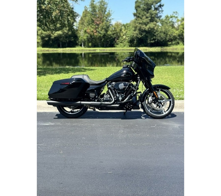 2025 Harley-Davidson FLHX - Street Glide