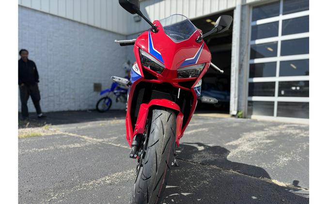 2025 Honda CBR650R E-CLUTCH