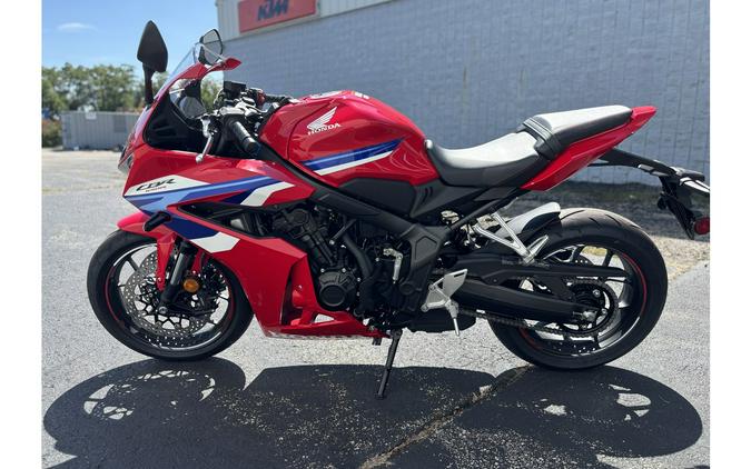 2025 Honda CBR650R E-CLUTCH