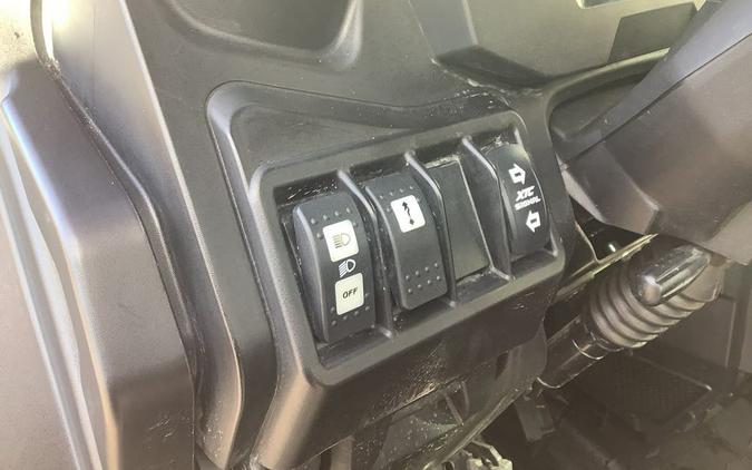 2024 Can-Am Defender Limited HD10