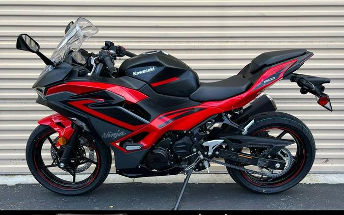 2024 Kawasaki Ninja® 500 ABS Passion Red/Metallic Flat Spark Black