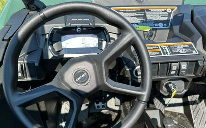 2023 Can-Am Commander DPS 700