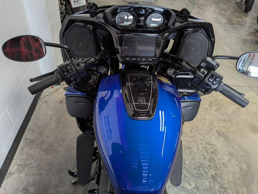 2026 Indian Pursuit Dark Horse 112 w/ PowerBand Audio Deep Blue Metallic with Black M