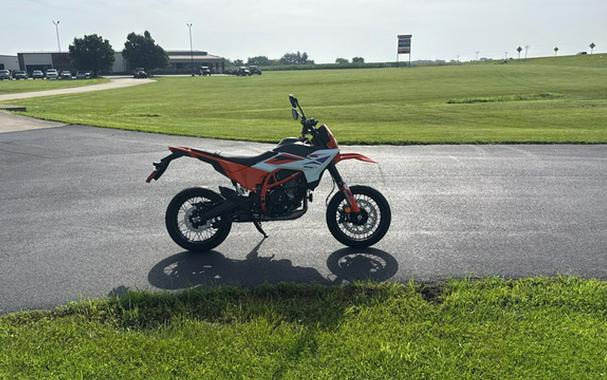 2026 KTM 390 SMC R