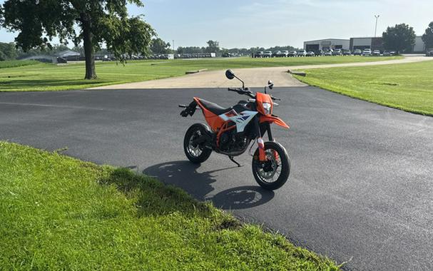 2026 KTM 390 SMC R