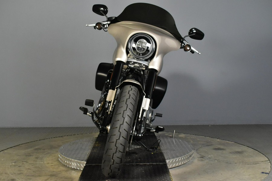2018 Harley-Davidson Sport Glide Silver Fortune