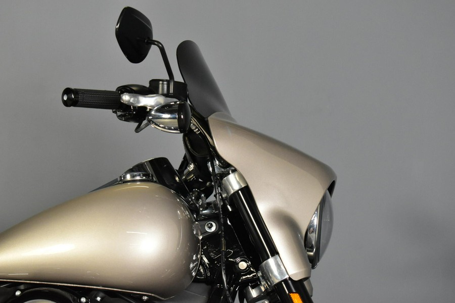 2018 Harley-Davidson Sport Glide Silver Fortune