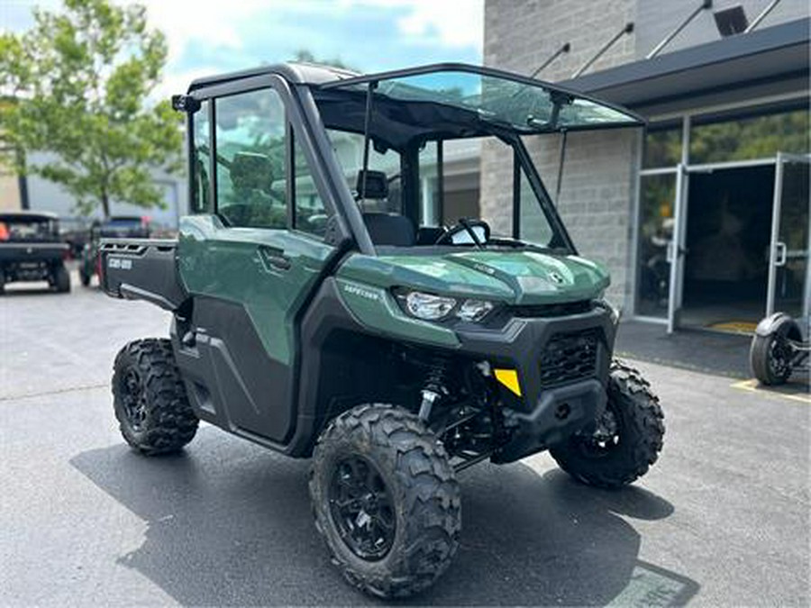 2024 Can-Am Defender DPS CAB