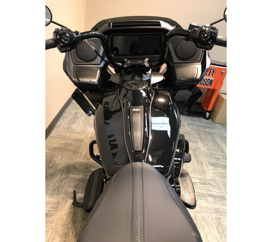 2024 Harley-Davidson Road Glide™ Vivid Black FLTRX