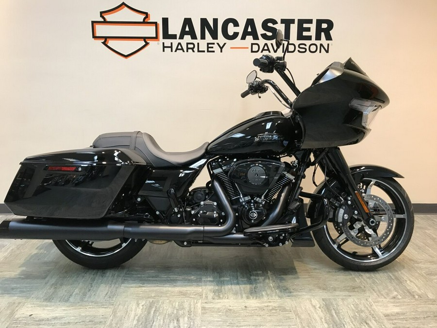 2024 Harley-Davidson Road Glide™ Vivid Black FLTRX