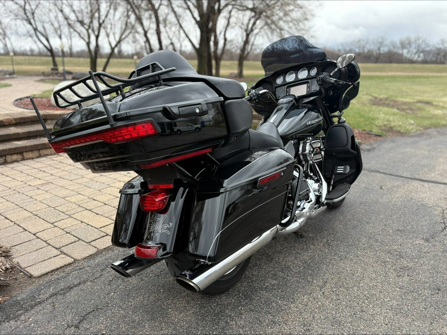 2015 Harley-Davidson® Ultra Limited Vivid Black