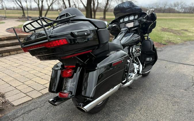 2015 Harley-Davidson® Ultra Limited Vivid Black