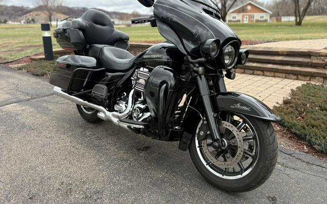 2015 Harley-Davidson® Ultra Limited Vivid Black