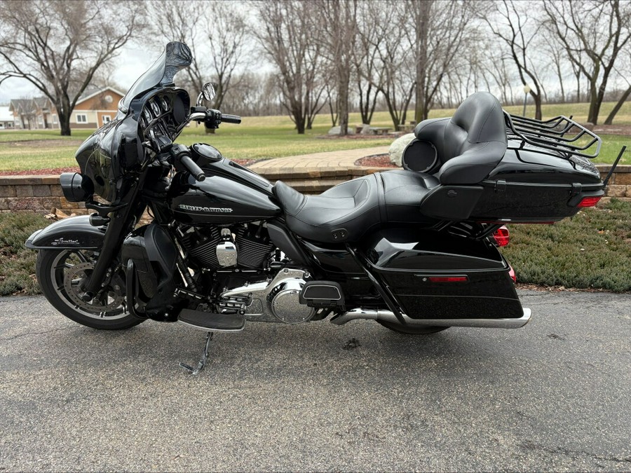 2015 Harley-Davidson® Ultra Limited Vivid Black