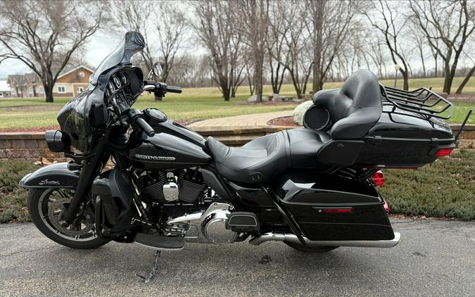 2015 Harley-Davidson® Ultra Limited Vivid Black