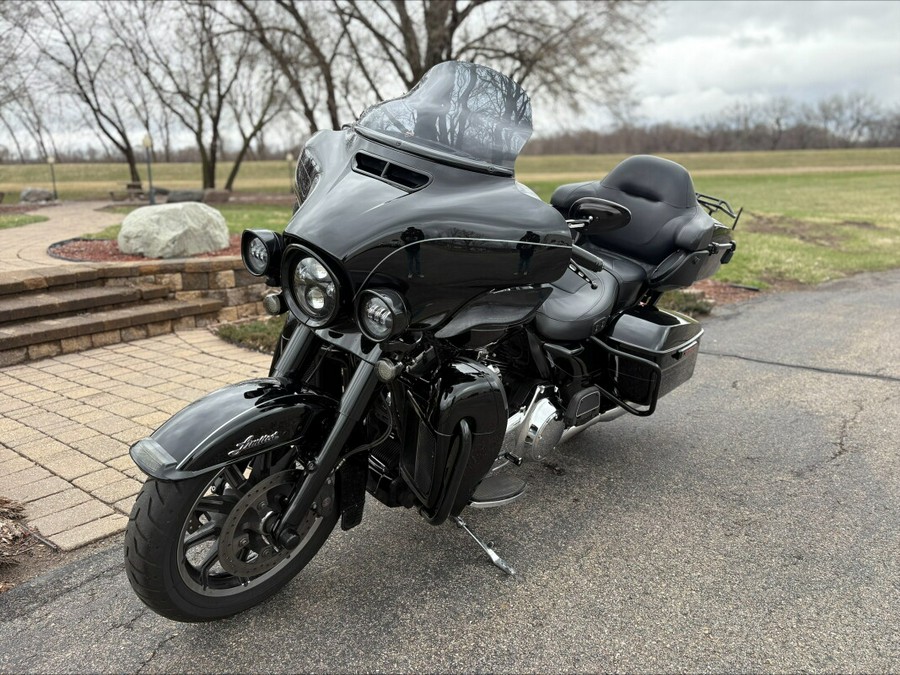 2015 Harley-Davidson® Ultra Limited Vivid Black