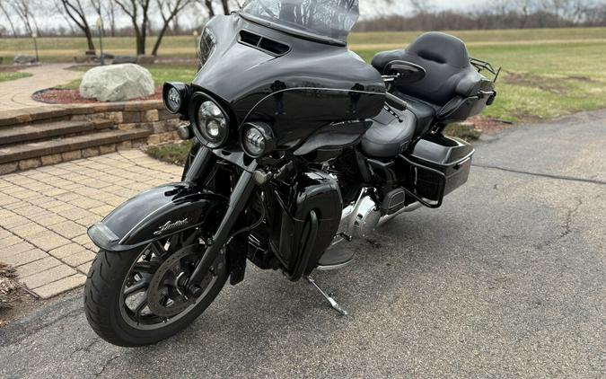 2015 Harley-Davidson® Ultra Limited Vivid Black
