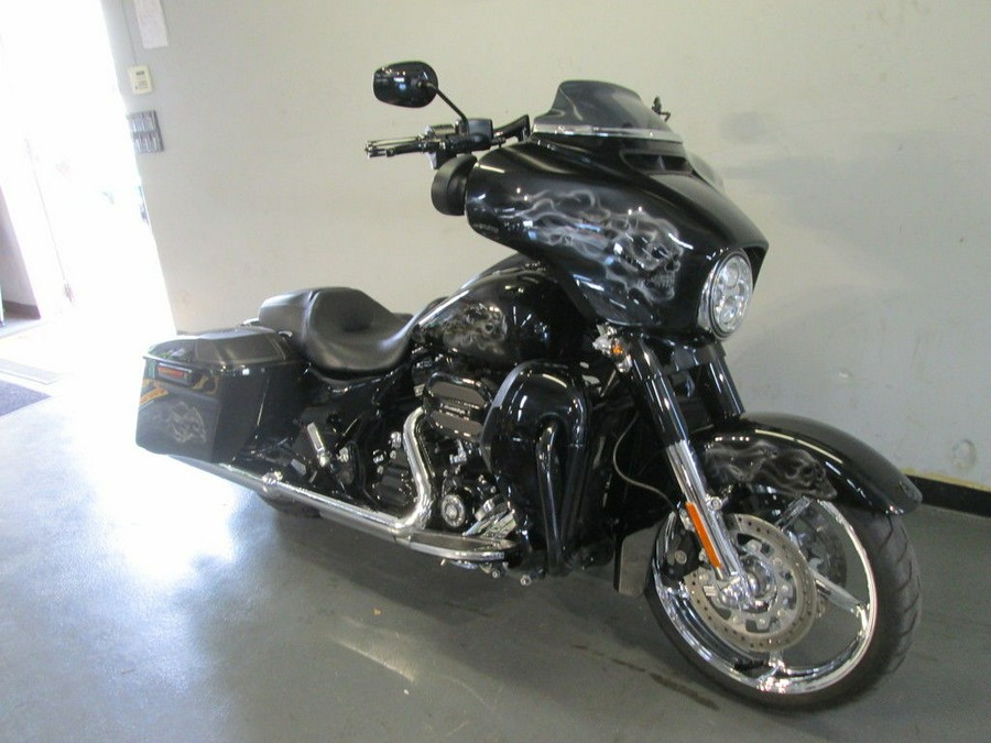 2015 Harley-Davidson® FLHXSE - CVO™ Street Glide®