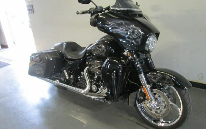 2015 Harley-Davidson® FLHXSE - CVO™ Street Glide®