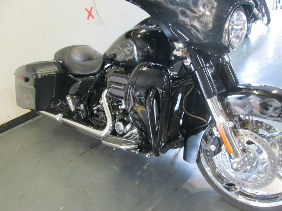 2015 Harley-Davidson® FLHXSE - CVO™ Street Glide®