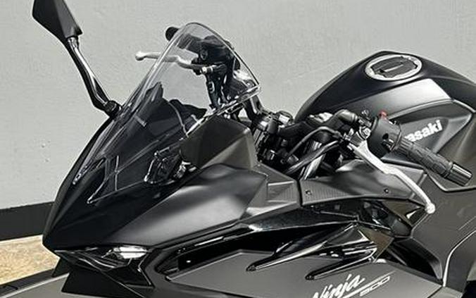 2026 Kawasaki Ninja® 500 ABS Metallic Flat Spark Black