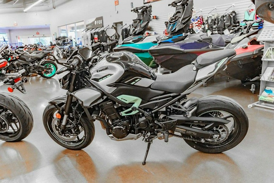 2025 Kawasaki ZR900SSFAN