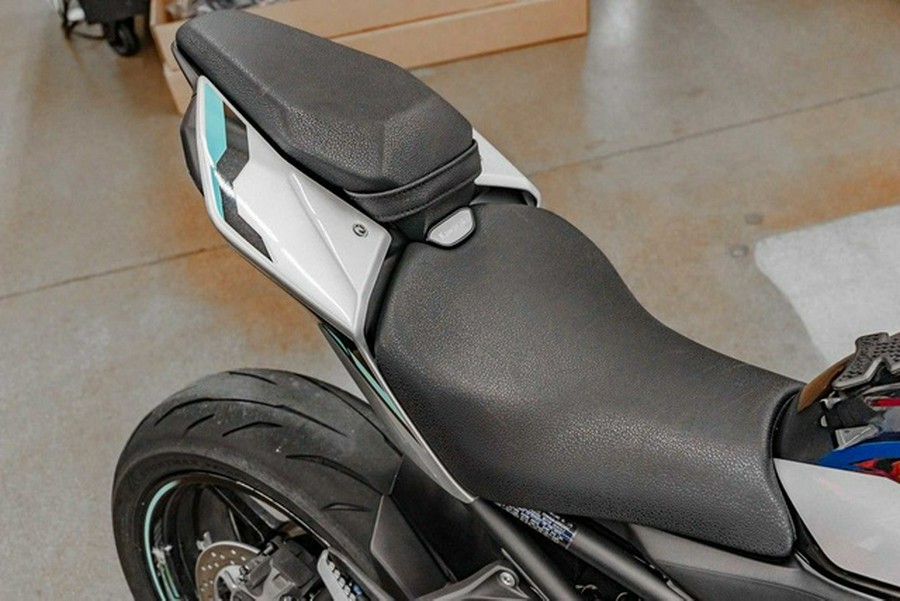 2025 Kawasaki ZR900SSFAN