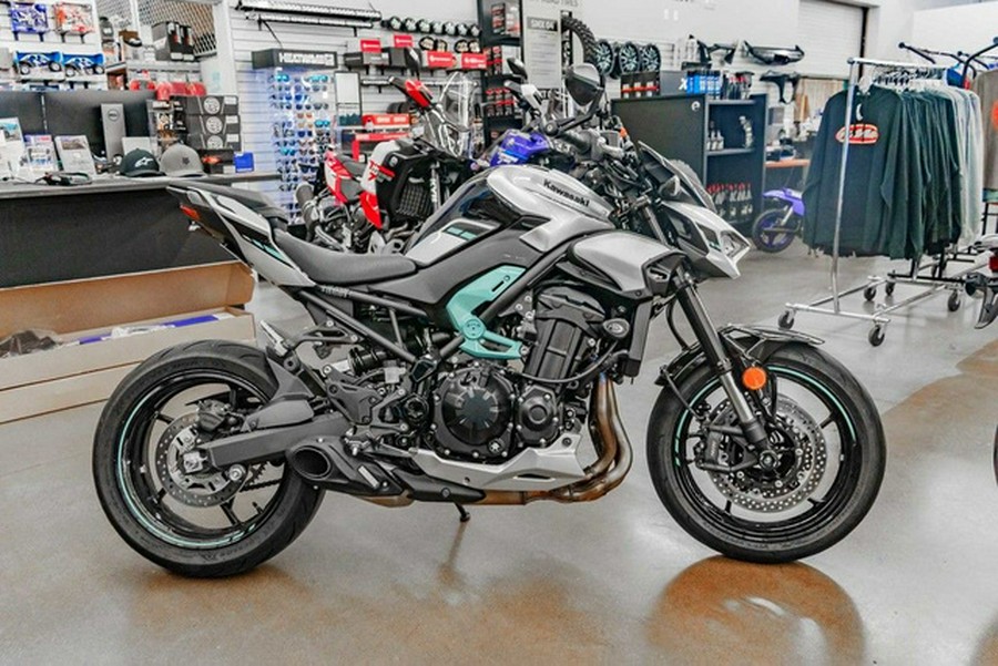 2025 Kawasaki ZR900SSFAN